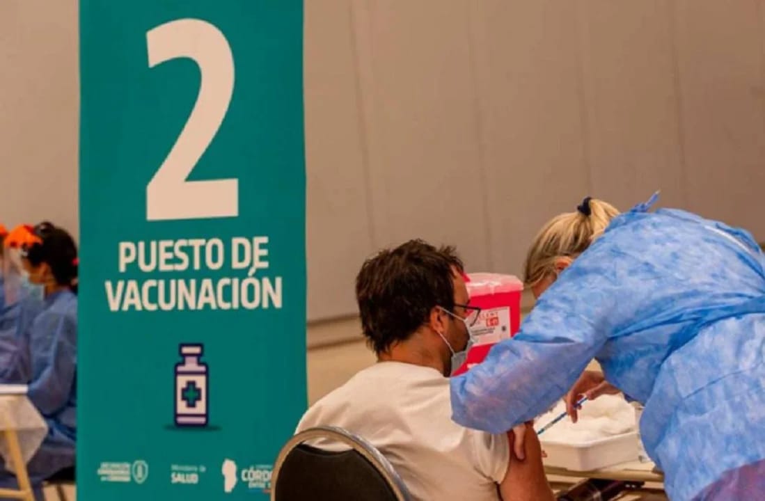 Córdoba empieza a vacunar a mayores de 50 años sin turno previo