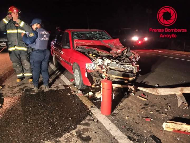 El Fuertecito: Accidente entre un auto y un camión