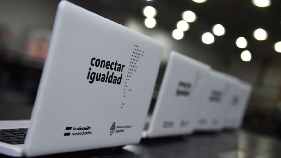 Buena noticia para el PROA de Arroyito: Recibió las netbooks del Programa Nacional Conectar Igualdad